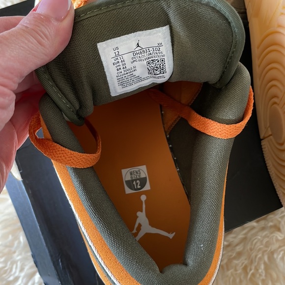 SOLD 🧡Hosts Pick🧡✔️OPEN TO REASONABLE OFFERS✨Nike Air Jordan one low - Picture 3 of 8